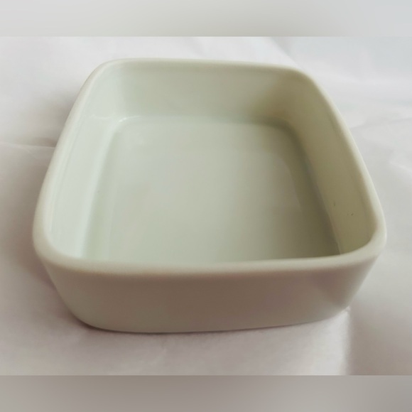 New Constitution Box White with Blue Constitution Ship Piccadilly West London - Picture 4 of 16